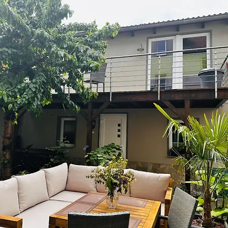 Holiday home Idyllisches Kleines Haus Ferienwohnung In Direkt An Der Saale
